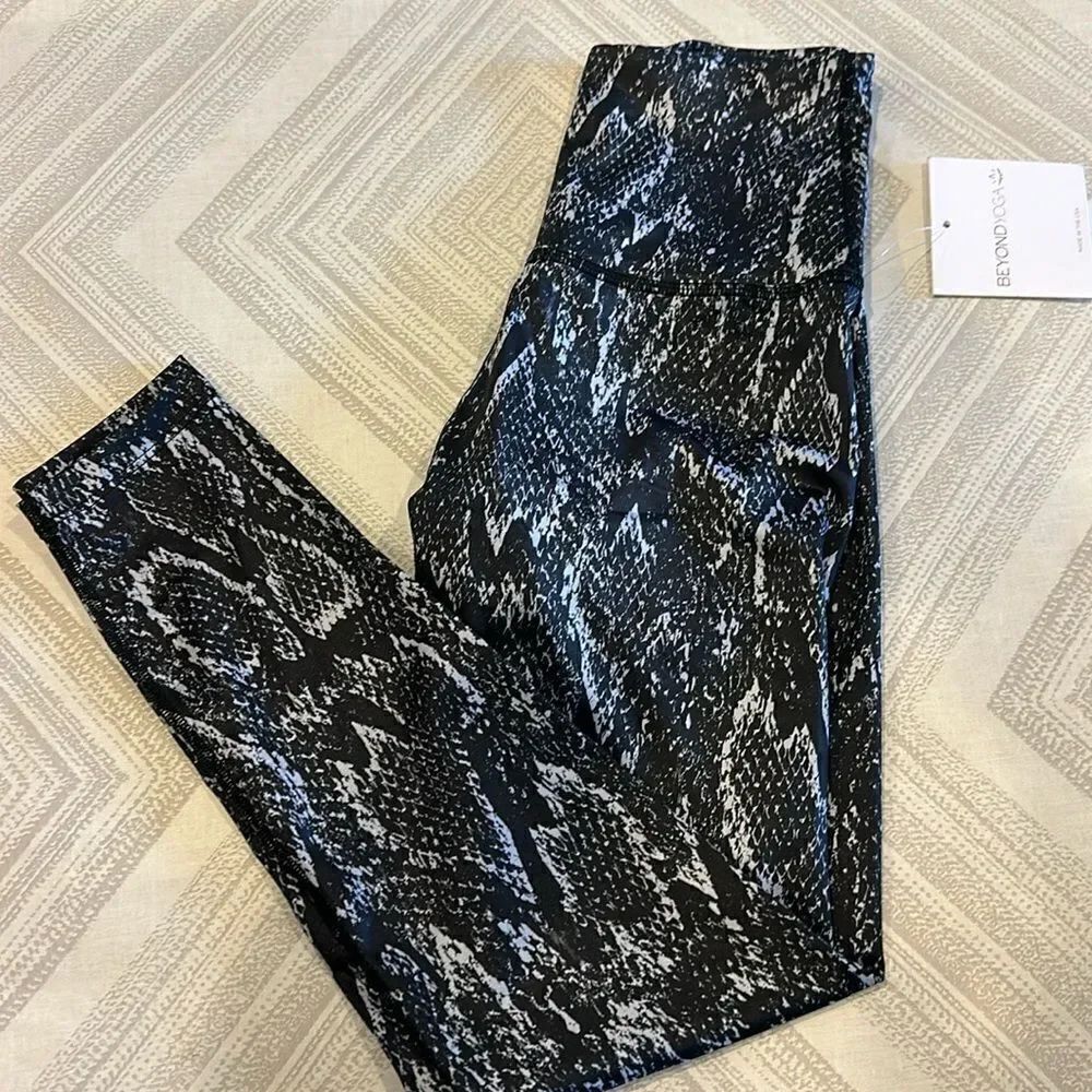Beyond Yoga Black & White Snake Skin Print Leggings